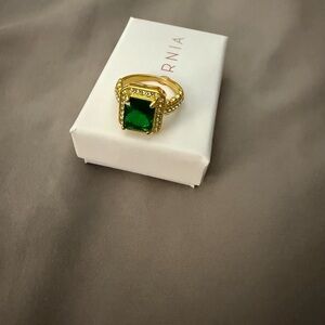 Luxurious Green and Gold Emerald Ring